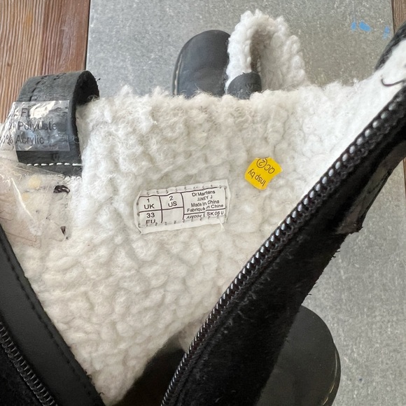 DR. MARTENS Girls Fur Lined Shearling Leather Boots size 2 - Picture 10 of 11